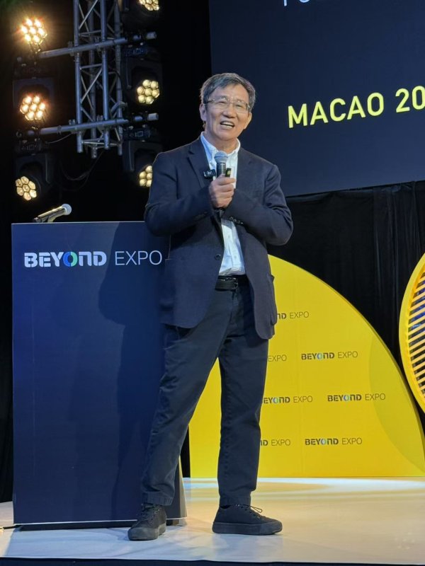 尚牛在线 “大疆教父”李泽湘：当前人们对机器人理解太窄 每个东西都是一个广义的机器人